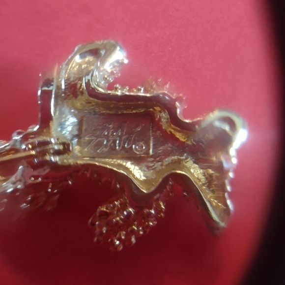 Vintage signed women's teddy bear brooch pin - Picture 3 of 4